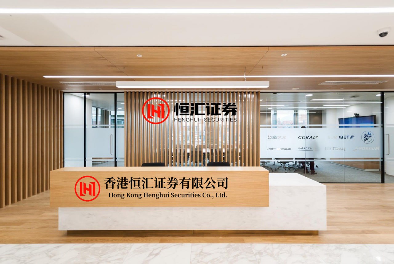 股腰包 成毅一句“别浪费会员”惹众怒：听不清还怪观众？